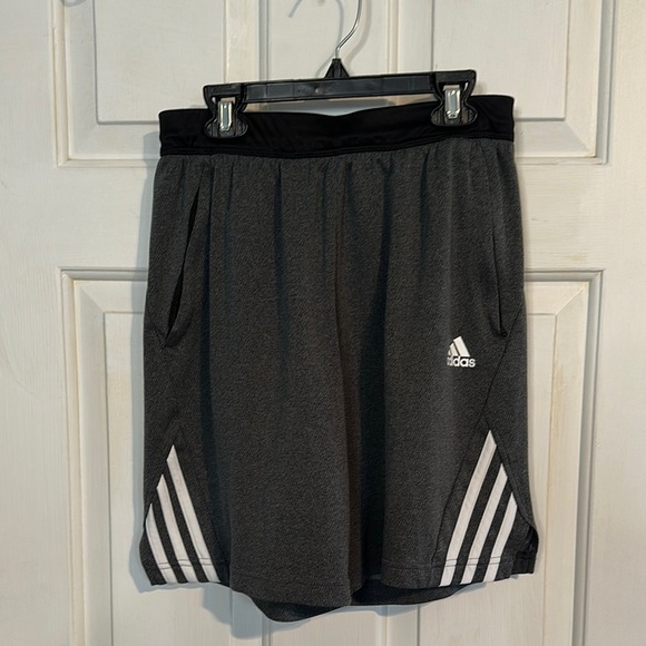 Adidas Men’s Basketball short size small - Picture 1 of 4